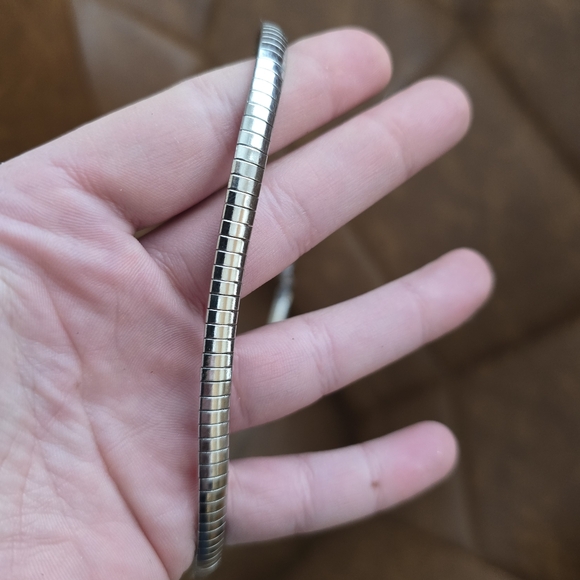 2 Necklaces - Picture 6 of 8